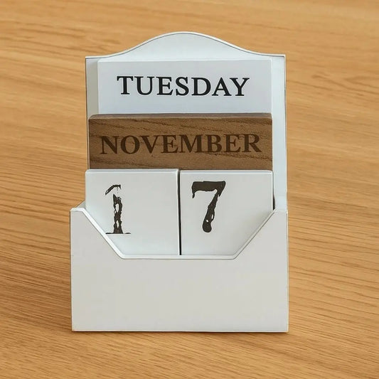 Calendario perpetuo in legno riutilizzabile: fascino estetico per tutti