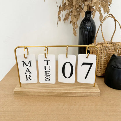 세련된 조직을 위한 우아한 목재 영구 달력